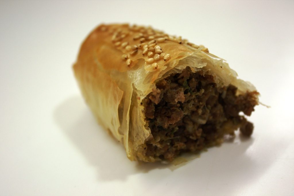 Briouates salées à la viande hachée et au fromage