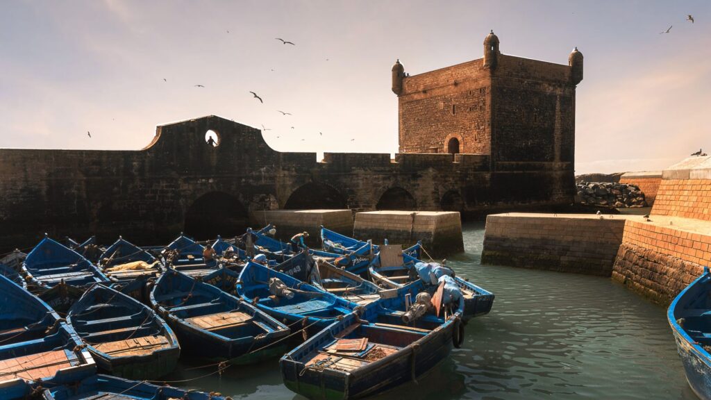 Skala du Port et barques de pêche bleues, Essaouira