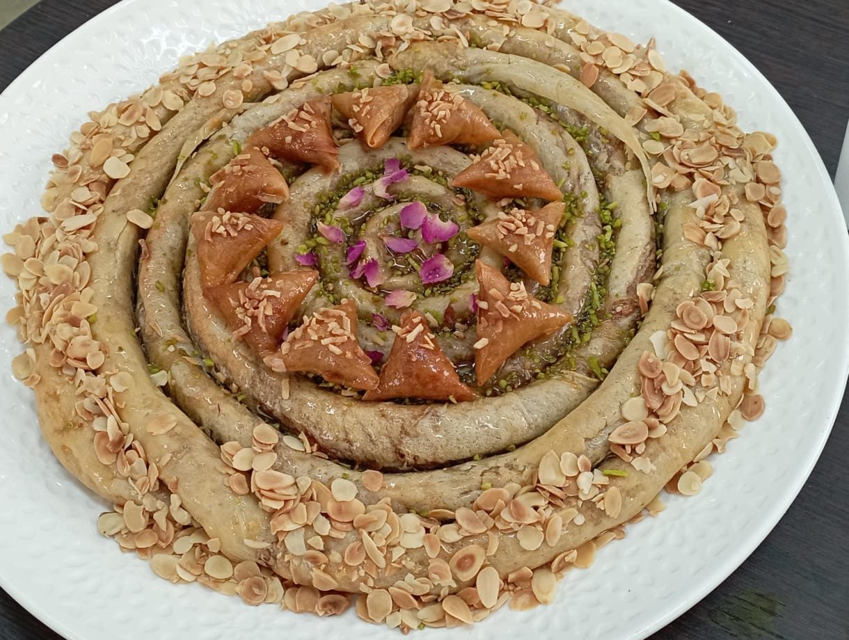 Mhancha (pâtisserie en spirale aux amandes)