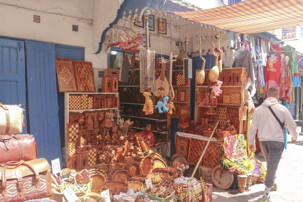 Artisan du bois, médina d'Essaouira (illustration)